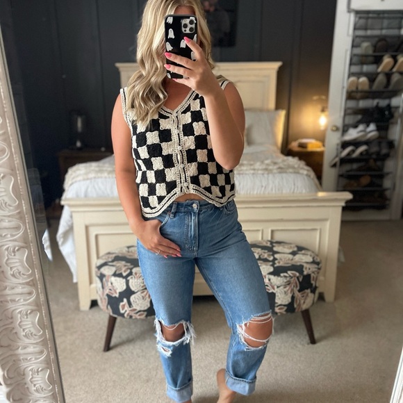 Crochet Checkered Vest - Picture 3 of 3